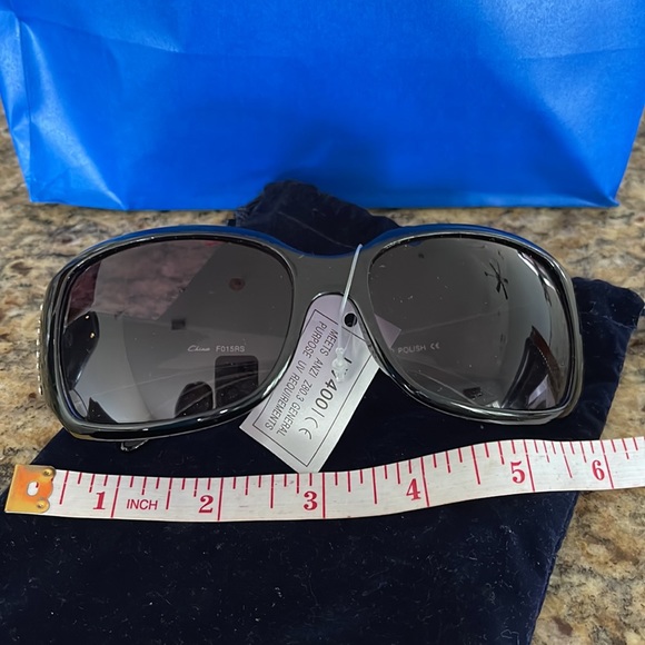 UGA Sunglasses - Picture 4 of 5